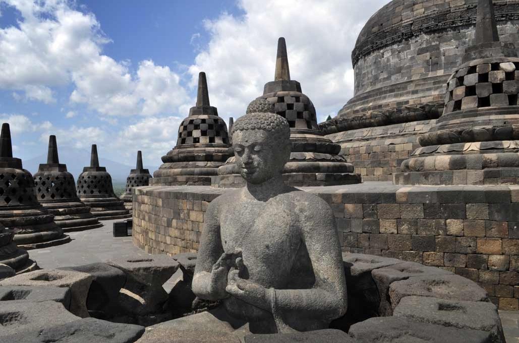 Rahasia Stupa dan Kalender Raksasa