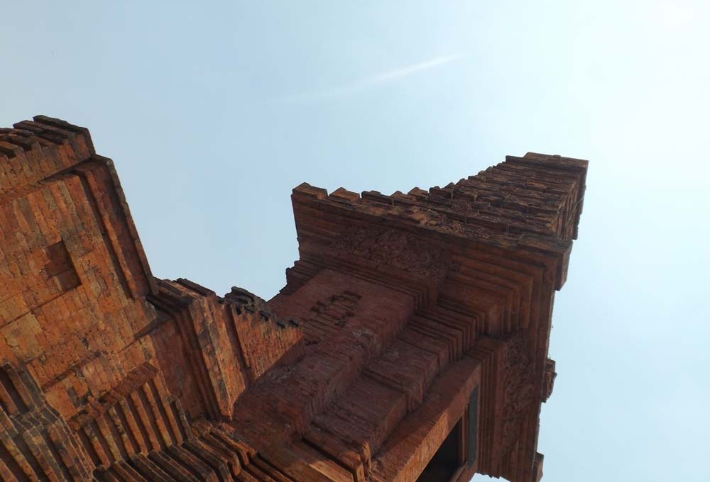 Menapaki Jejak Hening Sang Bajang Ratu