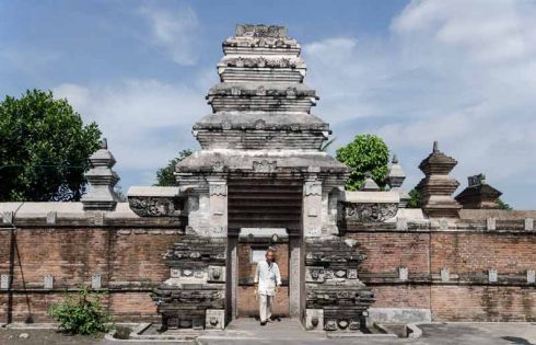 Berziarah ke Makam Raja Mataram di Kotagede