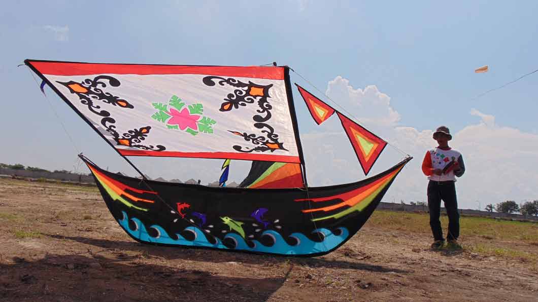 Warna-warni di Langit Surabaya