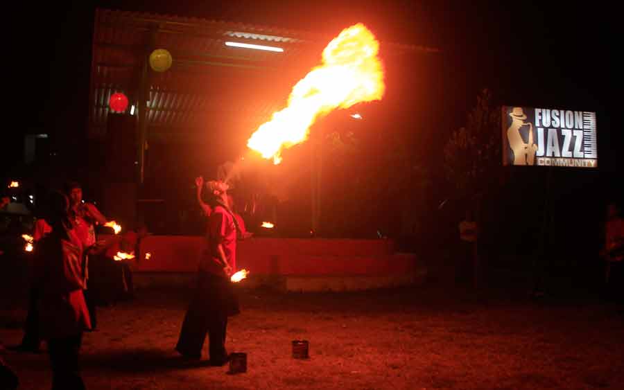 Paduan Jazz dan Semburan Api di Bulak Festival