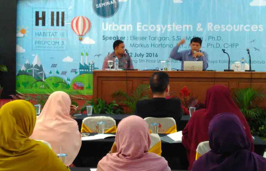 Mengenal Energi Matahari di Seminar International Universitas Surabaya