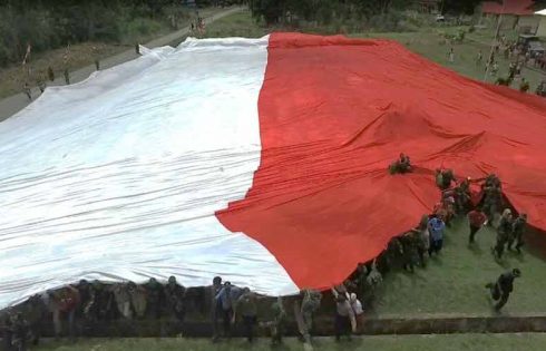 Merah Putih Membentang di Perbatasan Papua