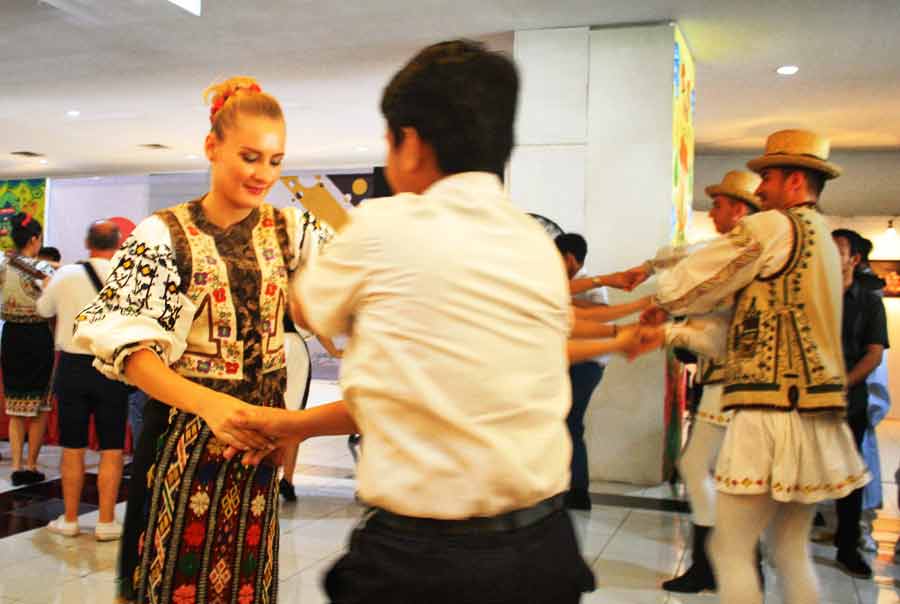 Gerak dan Harmoni Pelajar Surabaya