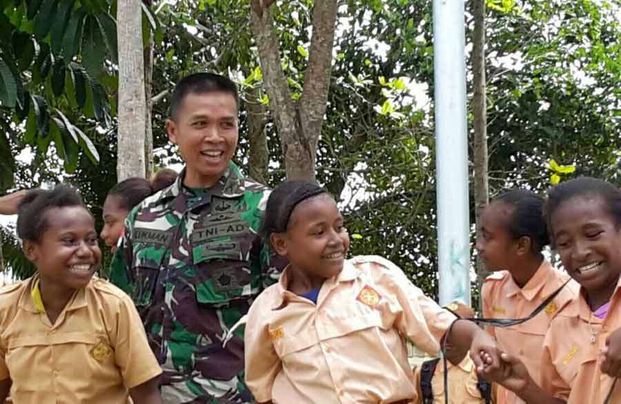 Asah Wawasan Kebangsaan dalam Latihan Kepramukaan di Papua