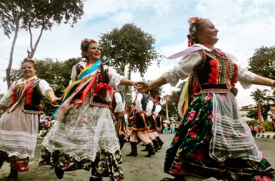 Budaya Dunia di Surabaya Cross Culture 2016