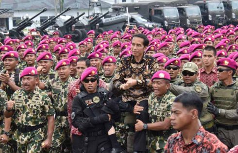 Presiden Minta Marinir Berperan sebagai Perekat Kebhinekaan
