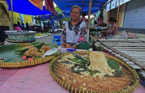 Penjual Getuk di Pasar Tradisional