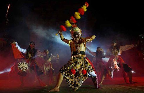 Harmoni Cahya Ginaris di Candi Pari