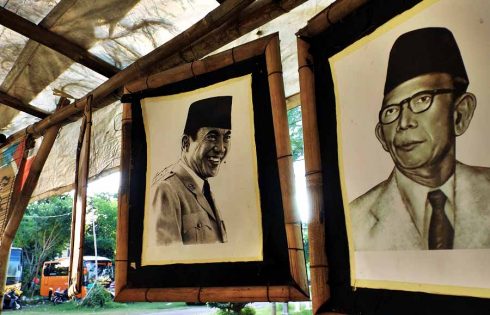 Senyum Proklamator dan Bapak Pendidikan