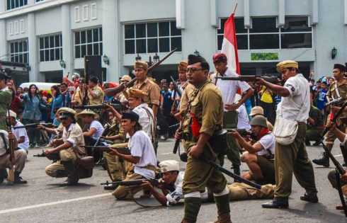 Berdiri di Barisan Terdepan