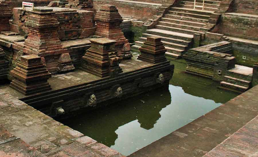 Mitos Air Suci dalam Hening Mahameru