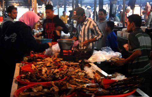 Riuh Jual Beli di Pasar Sepanjang