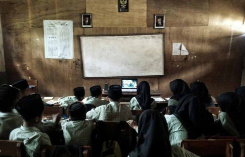 Akrabi Bahasa Ibu lewat Teknologi