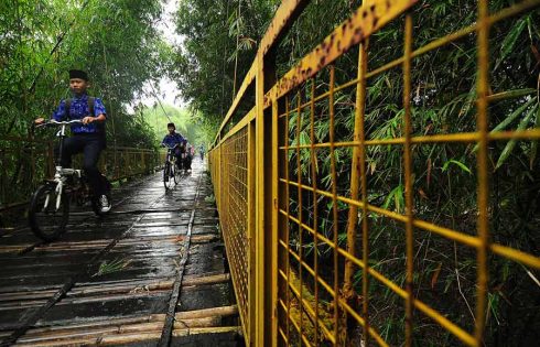 Melintas Jembatan Basah