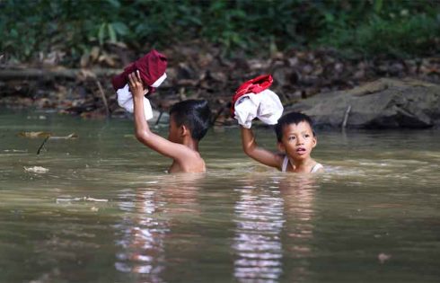 Demi Seragam Merah Putih