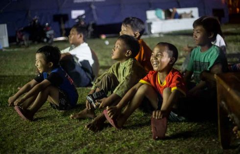 Layar Tancap di Kampung Bugis
