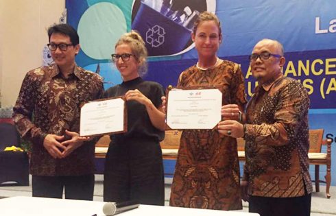 Danone AQUA dan H&M Indonesia Olah Sampah Botol Plastik jadi Produk Fashion