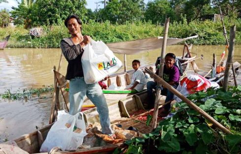 PLN Bagikan Sembako untuk Kaum Dhuafa Jabodetabek