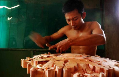 Ukiran Kayu Rumahan Merambah Amerika dan Eropa