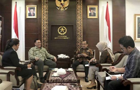 Menerima Audiensi Dubes RI untuk Perancis