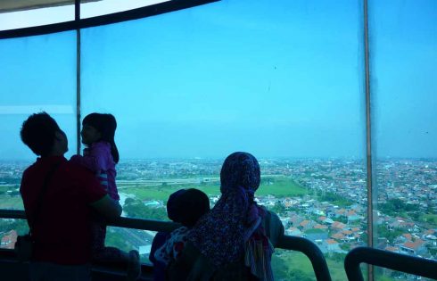 Menikmati Surabaya dari Ketinggian 99 Meter