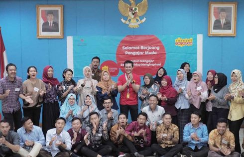 Indosat Bekali Pengajar Muda Literasi Digital di Ujung Negeri