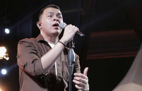 Tulus Bawakan Lagu Terbaru dan Manusia Kuat