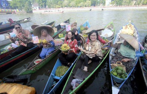 Tandatangan Akad Kredit di Pasar Terapung