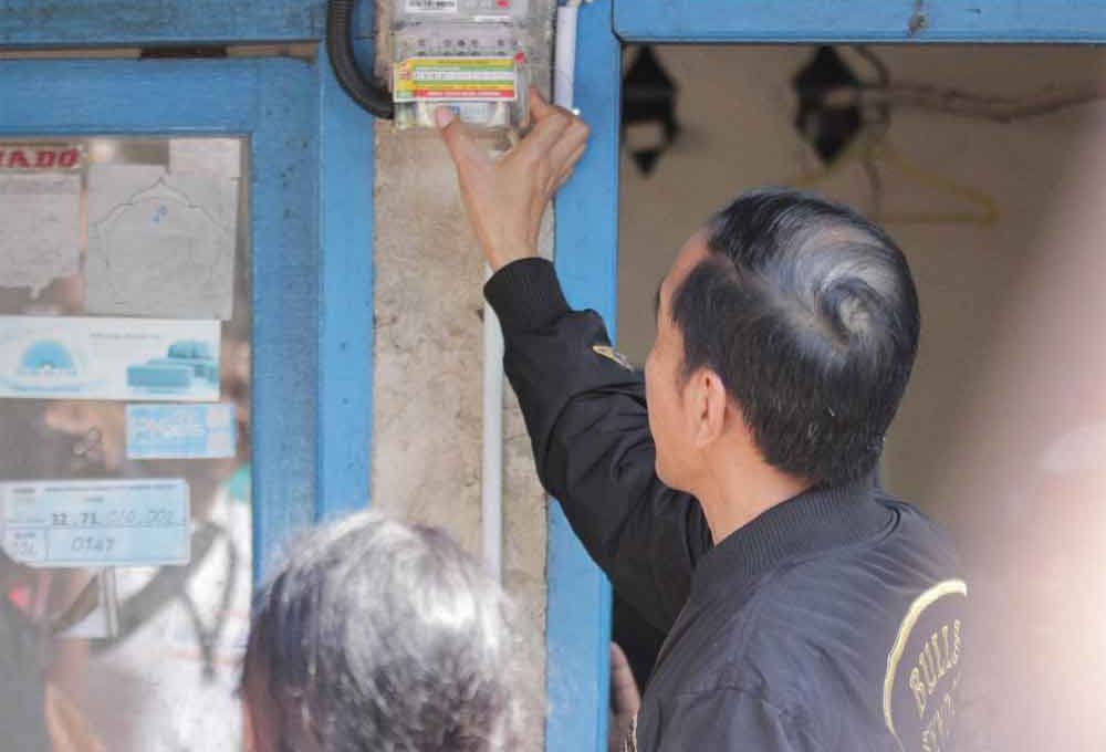 Presiden Nyalakan Listrik Gratis bagi Warga Tak Mampu Jabar Presiden Nyalakan Listrik Gratis bagi Warga Tak Mampu Jabar