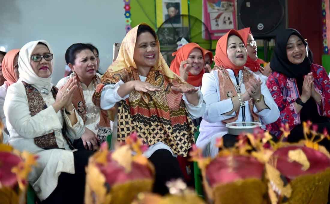 Ibu Negara Sosialisasi Makan Ikan barengan Anak-Anak PAUD