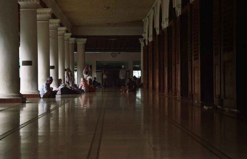 Jejak Sunyi di Balik Dinding Ampel