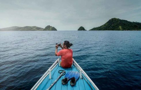 Menikmati Hamparan Bukit Hijau Mandeh