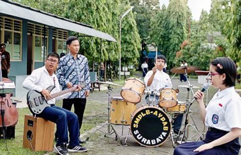 Tutus dan Cahaya yang Tak Kenal Pupus