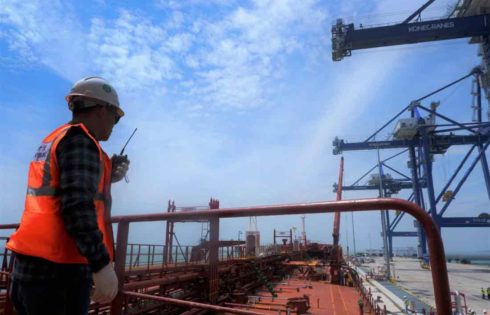 Layanan Bongkar Muat Curah Cair di Kuala Tanjung Siap Beroperasi