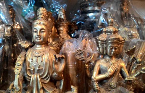 Berburu Patung-patung Dewa