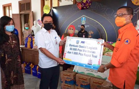 PT PAL Serahkan Bantuan untuk Pemprov Jatim