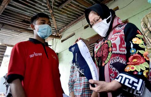 Ketika Mensos Risma Blusukan ke Desa Banjaragung Mojokerto