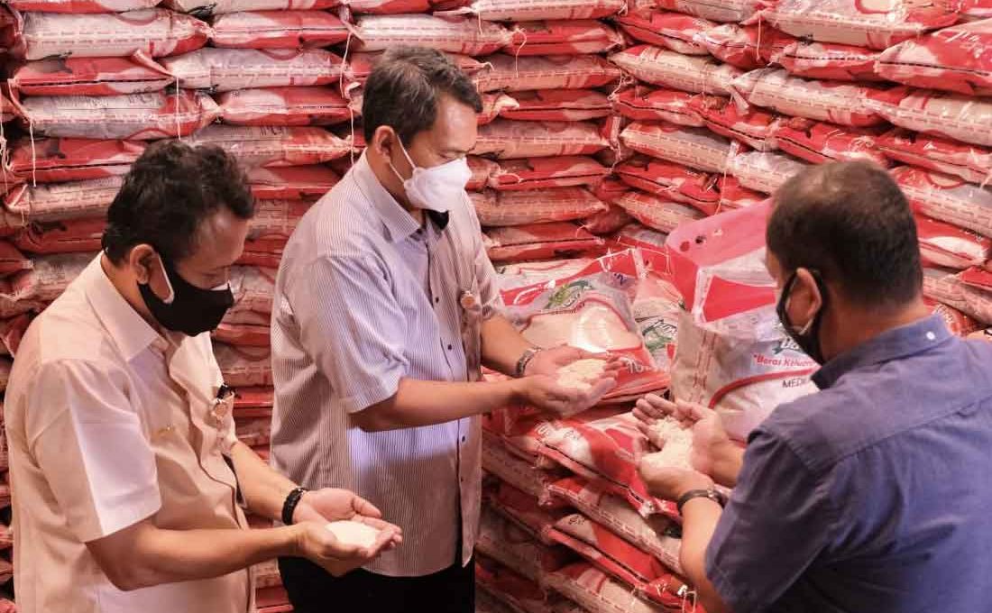 Bulog Mulai Salurkan Bantuan Beras PPKM