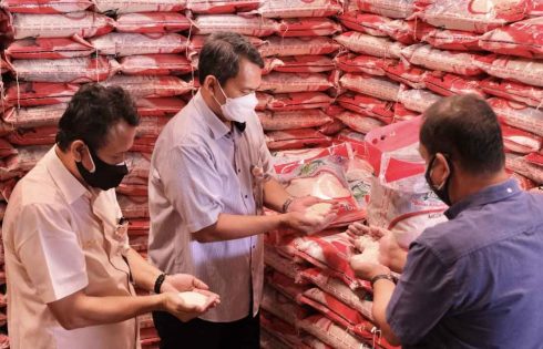 Bulog Mulai Salurkan Bantuan Beras PPKM
