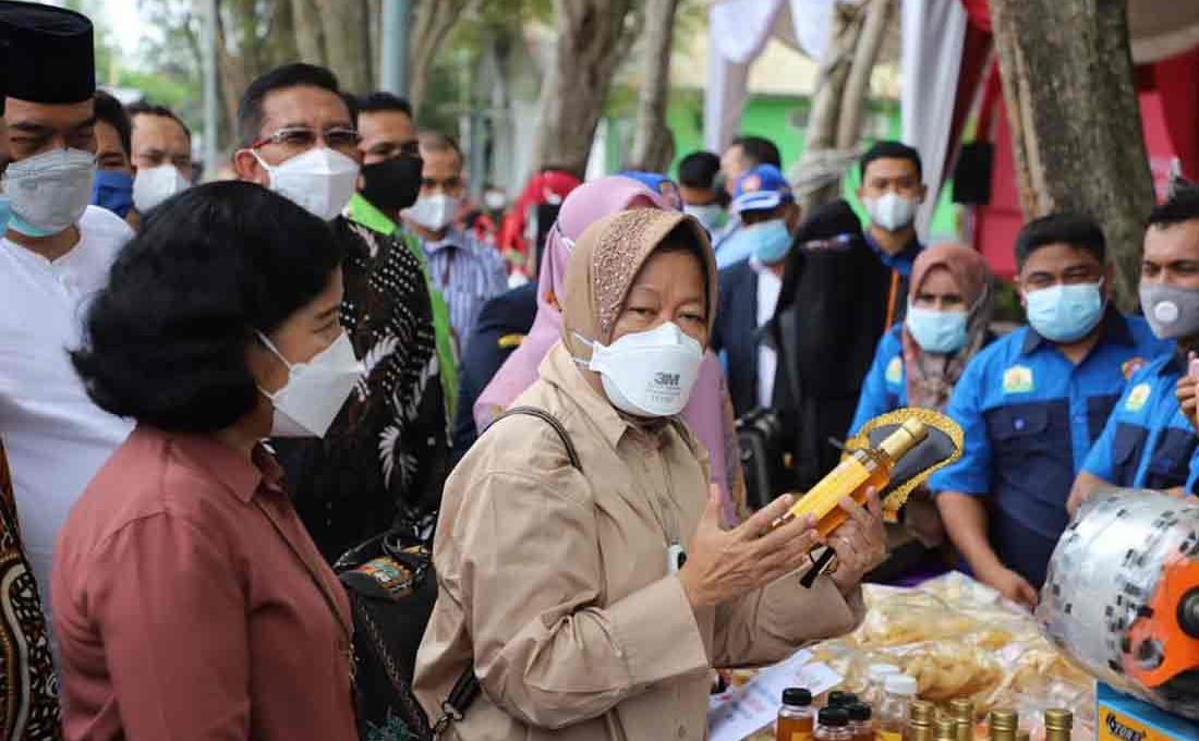 Ketika Mensos Nge-Vlog untuk Promosikan Madu Karang Taruna Aceh