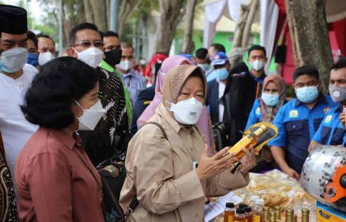 Ketika Mensos Nge-Vlog untuk Promosikan Madu Karang Taruna Aceh