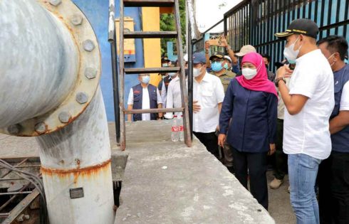 Gubernur Khofifah Tinjau Tiga Rumah Pompa Kemuning untuk Antisipasi Banjir di Sampang