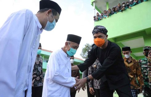 Dua Tahun Tak Bertemu, Ganjar Mengaku Rindu pada Kyai Syu’ada