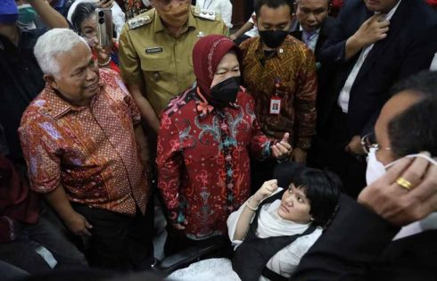 Berikan Alat Bantu Penyandang Disabilitas, Mensos Disambut Hangat di Gereja HKBP Maranatha