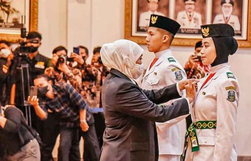 Ribuan Purna Paskibraka Jatim Dikukuhkan Jadi Duta Pancasila Jatim