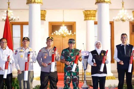 Pecahkan Rekor Pemukulan Kentongan Serentak, Gubernur Khofifah terima Penghargaan MURI
