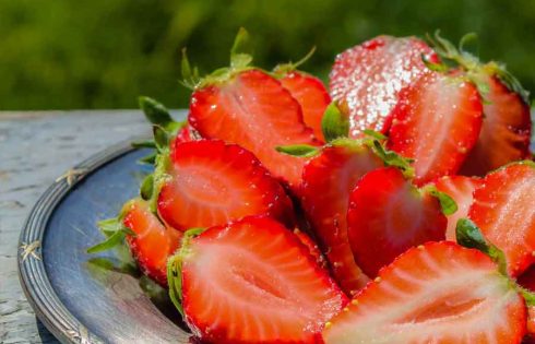 Buah strawberry yang kaya manfaat