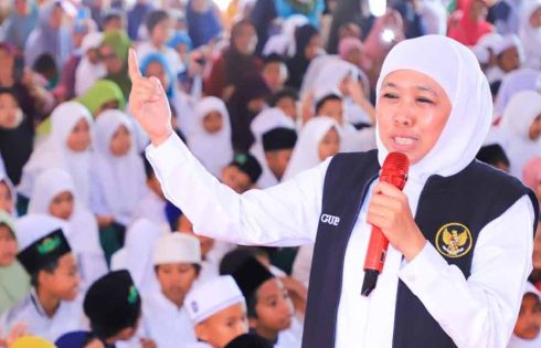 Gubernur Khofifah Beri Bantuan Usaha Z Chicken untuk 30 Mustahik di Kabupaten Probolinggo Gubernur Jawa Timur Khofifah Indar Parawansa