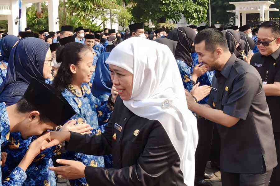 Gubernur Khofifah Ingatkan ASN Pemprov Jatim Mudik Tidak Gunakan Mobil Dinas